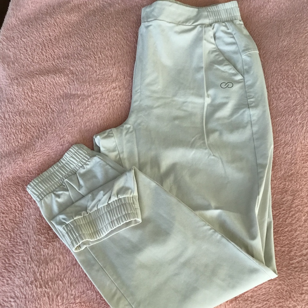 Calia Khaki joggers. New without tags.
Medium